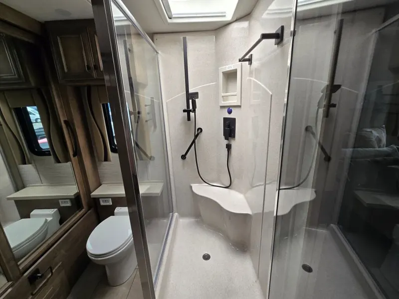 2026 Tiffin Motorhomes Phaeton, photo 18 of 20