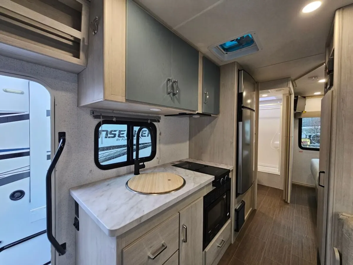 2027 Winnebago Sunflyer, photo 10 of 24