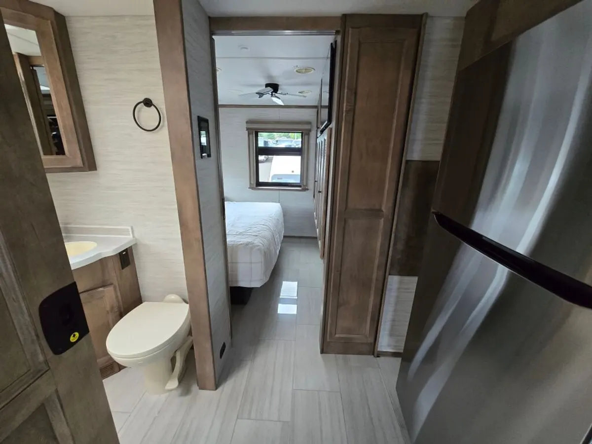 2027 Tiffin Motorhomes Allegro Bay, photo 18 of 24