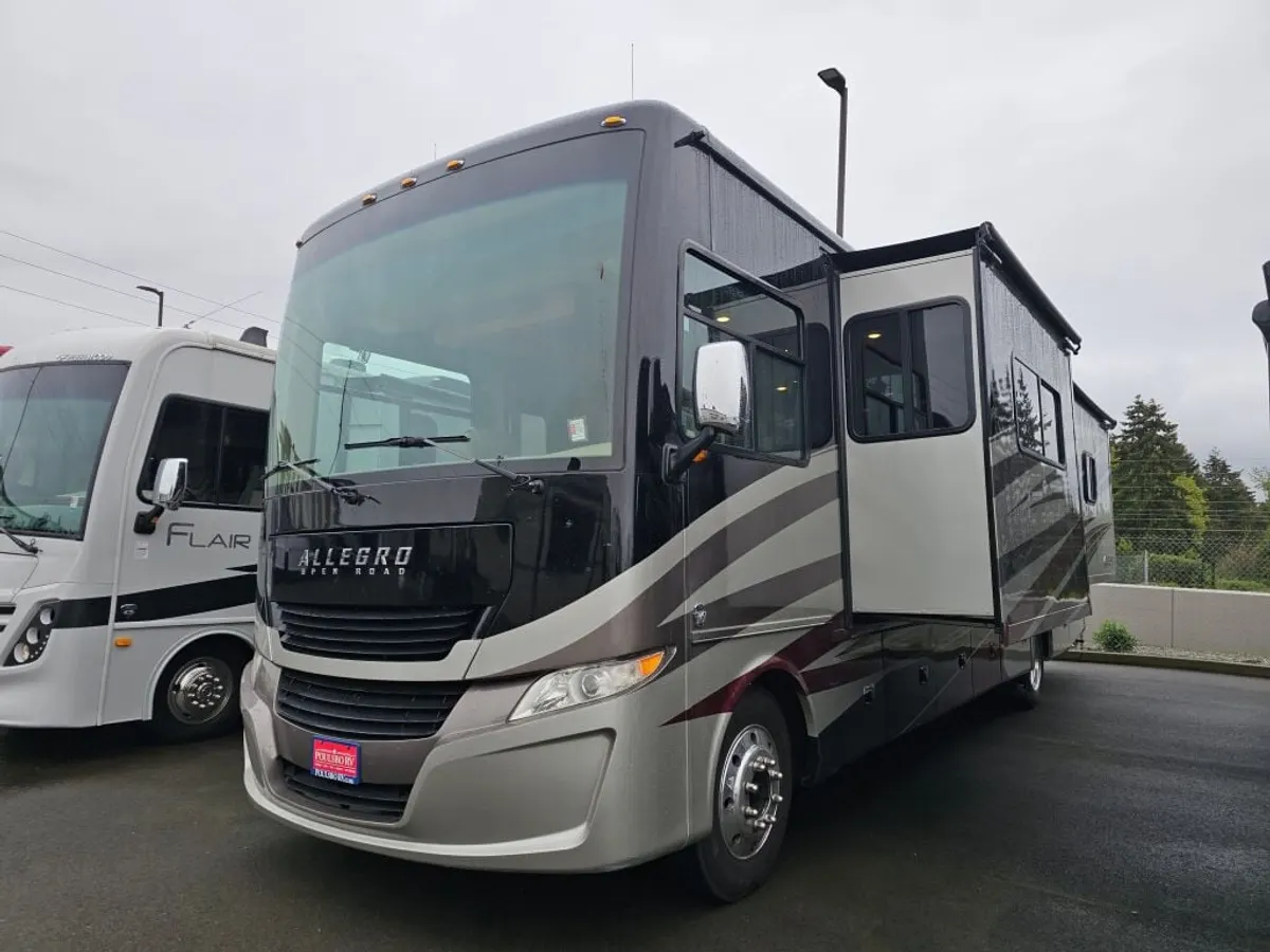 2017 Tiffin Motorhomes Allegro, photo 3 of 24