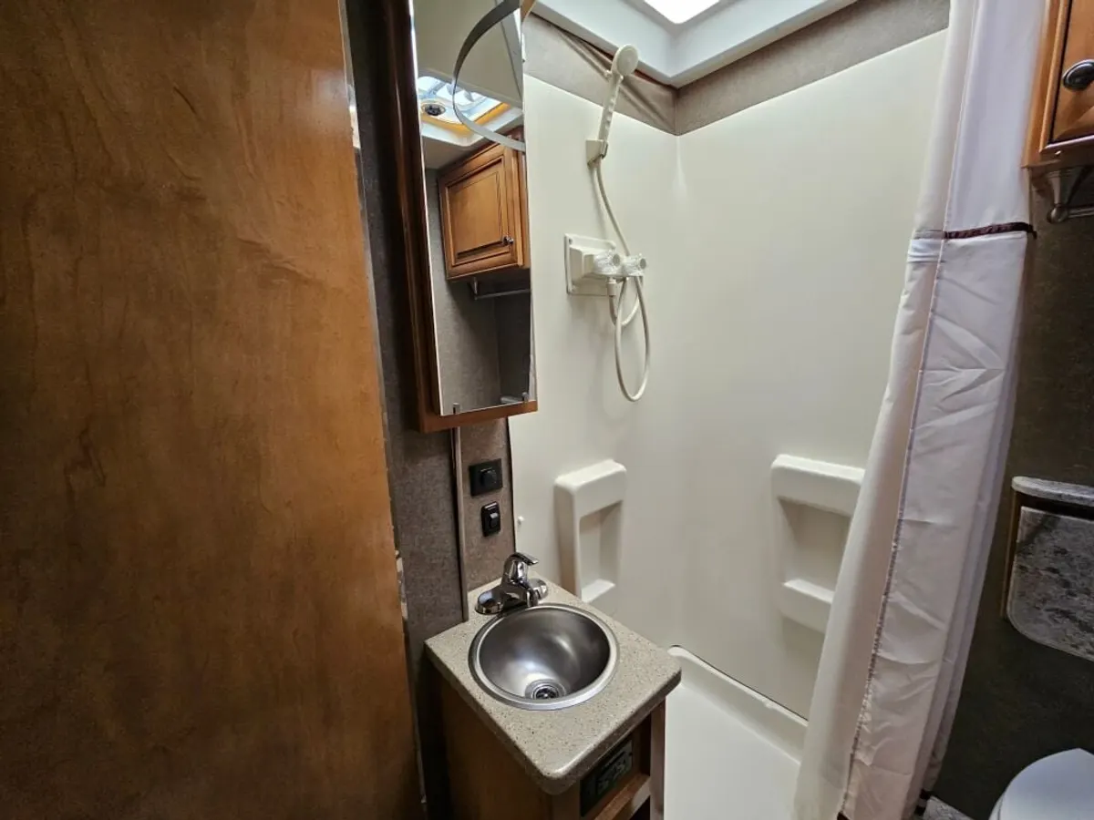 2016 Thor Motor Coach Synergy, photo 20 of 24
