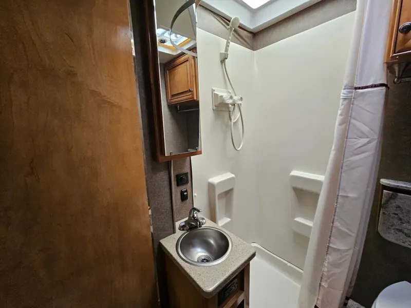 2016 Thor Motor Coach Synergy, photo 20 of 24