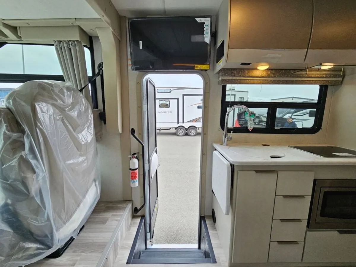 2027 Thor Motor Coach Vegas, photo 9 of 24