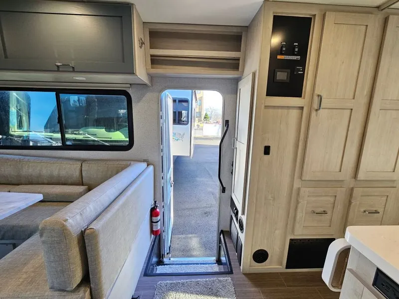 2027 winnebago sunflyer, photo 8 of 24
