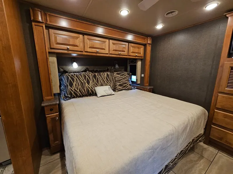 2017 Tiffin Motorhomes Allegro, photo 24 of 24