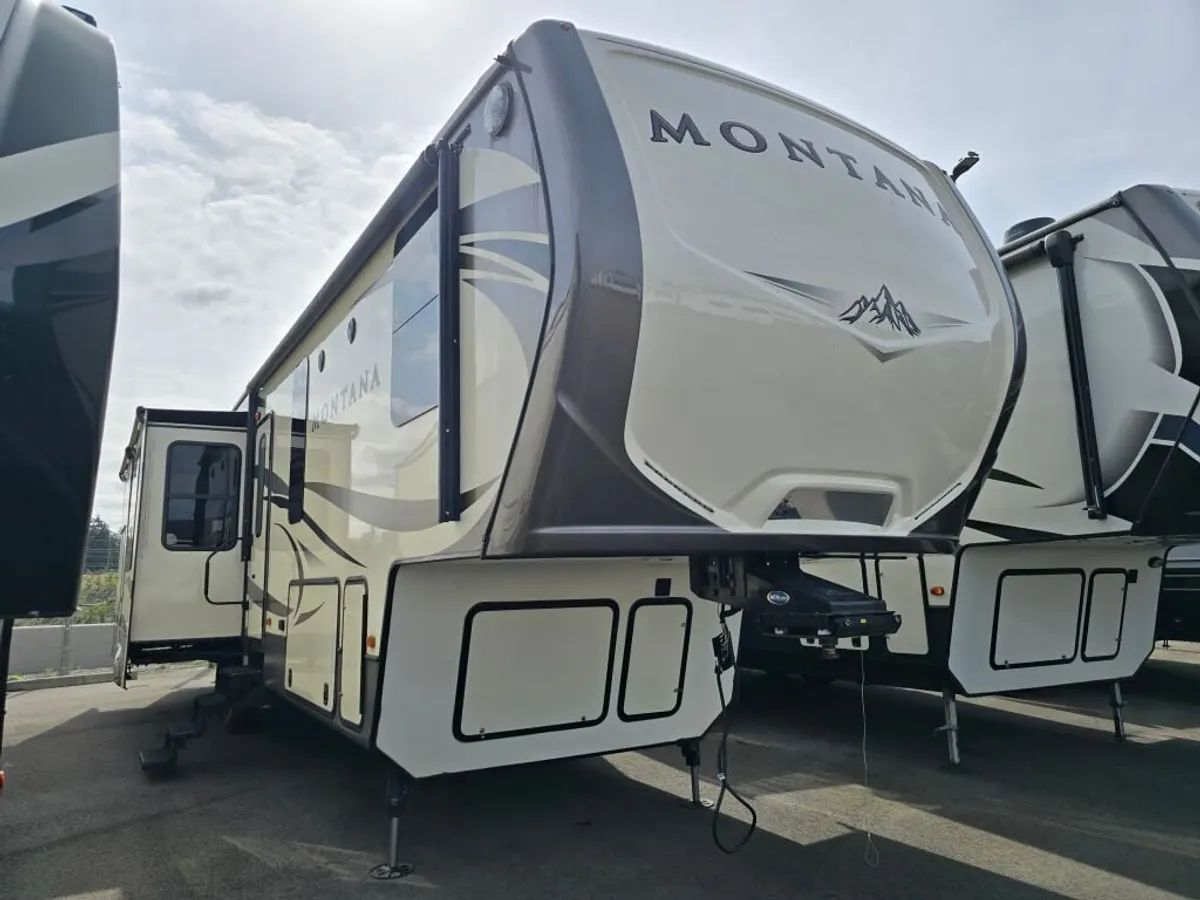 2017 Keystone Montana, photo 1 of 24