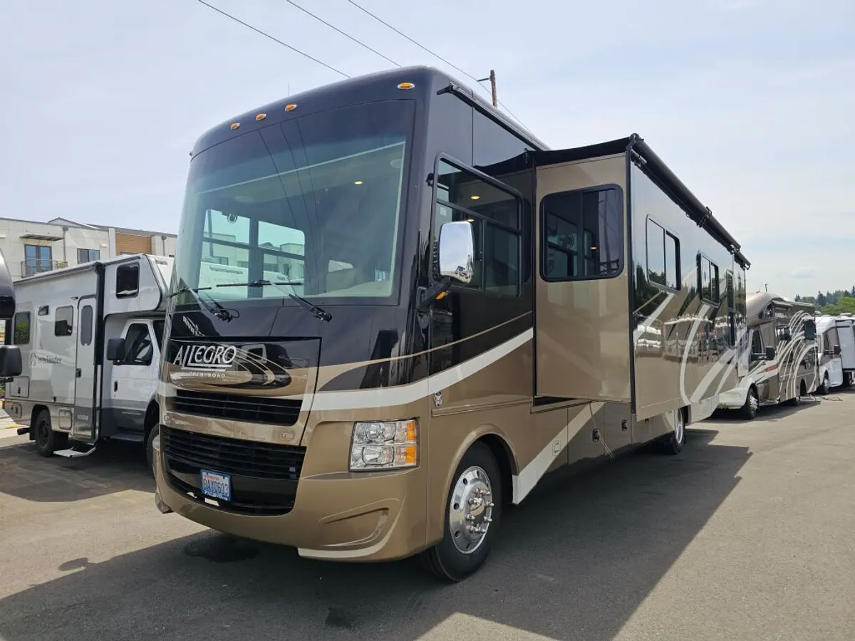 2016 Tiffin Motorhomes Allegro, photo 3 of 24
