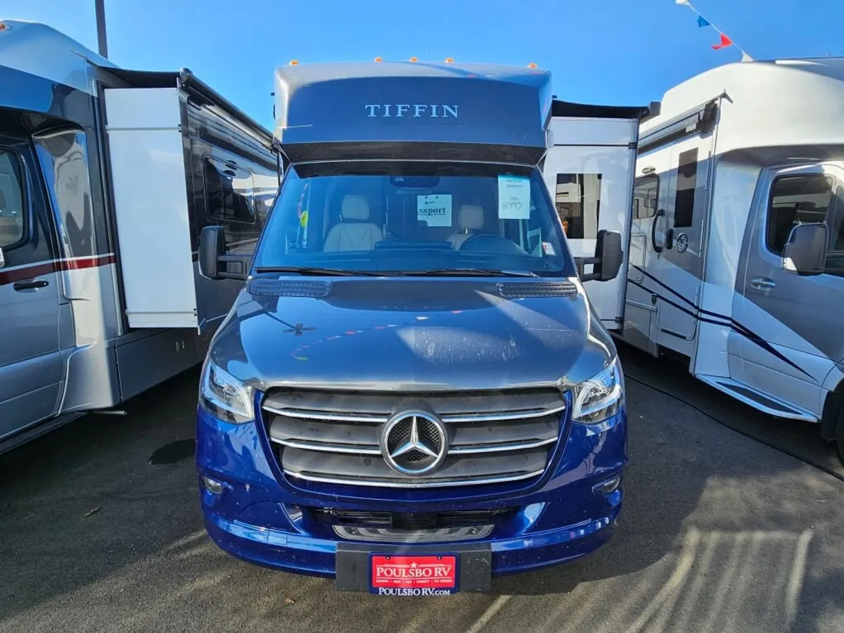 2026 Tiffin Motorhomes Wayfarer, photo 2 of 24