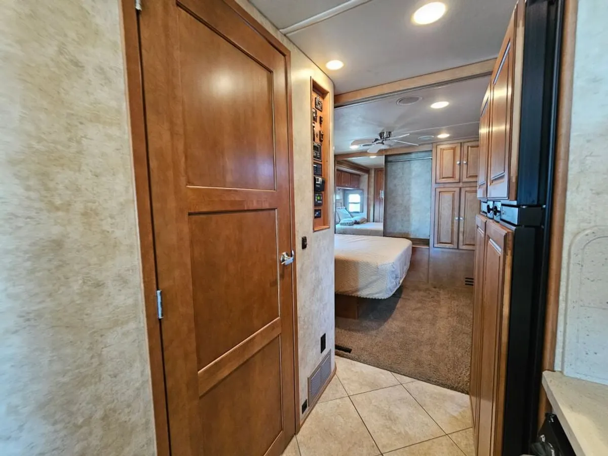 2012 Itasca Meridian, photo 18 of 24
