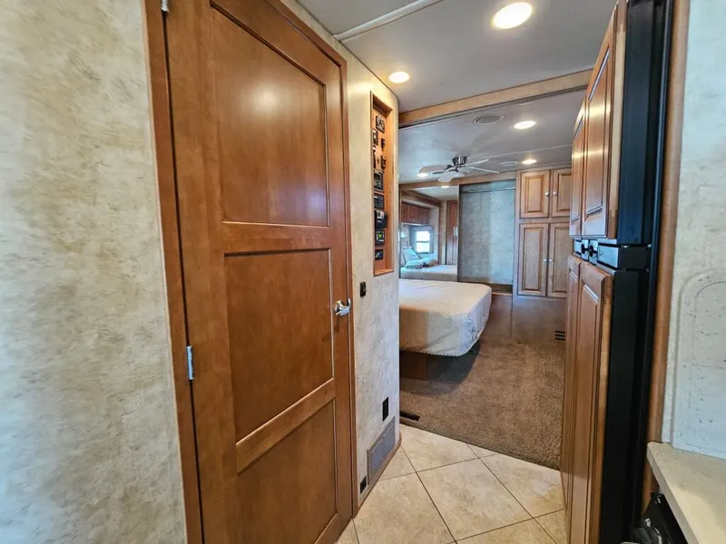 2012 Itasca Meridian, photo 18 of 24