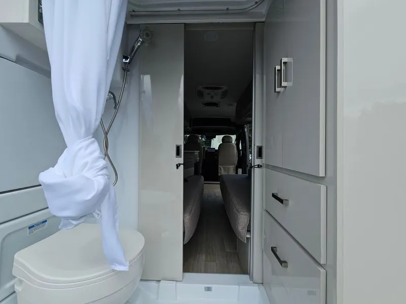 2027 Thor Motor Coach Sequence, photo 14 of 24