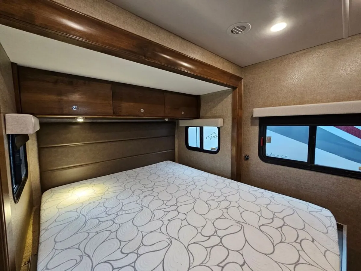 2018 Tiffin Motorhomes Wayfarer, photo 23 of 24