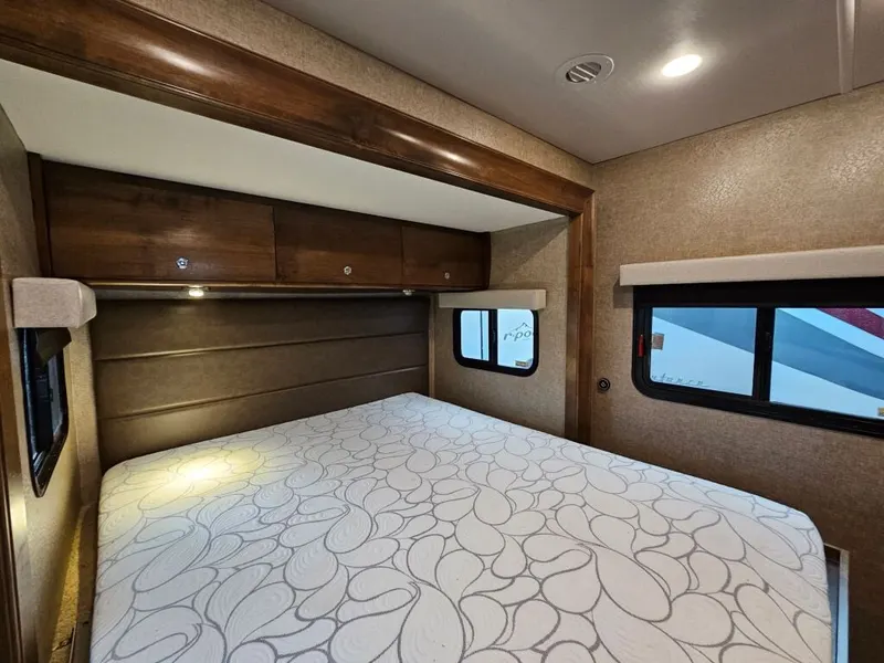 2018 Tiffin Motorhomes Wayfarer, photo 23 of 24