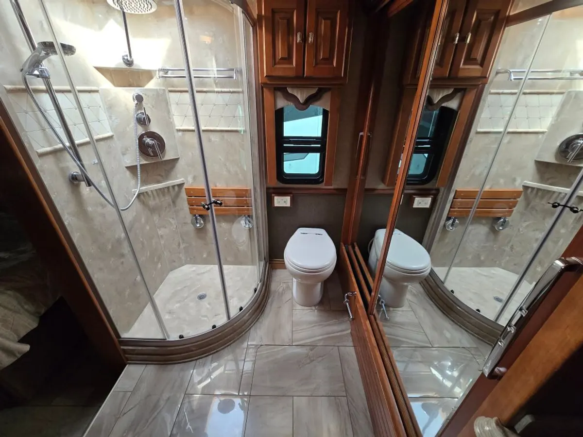 2017 Tiffin Motorhomes Allegro Bus, photo 21 of 24