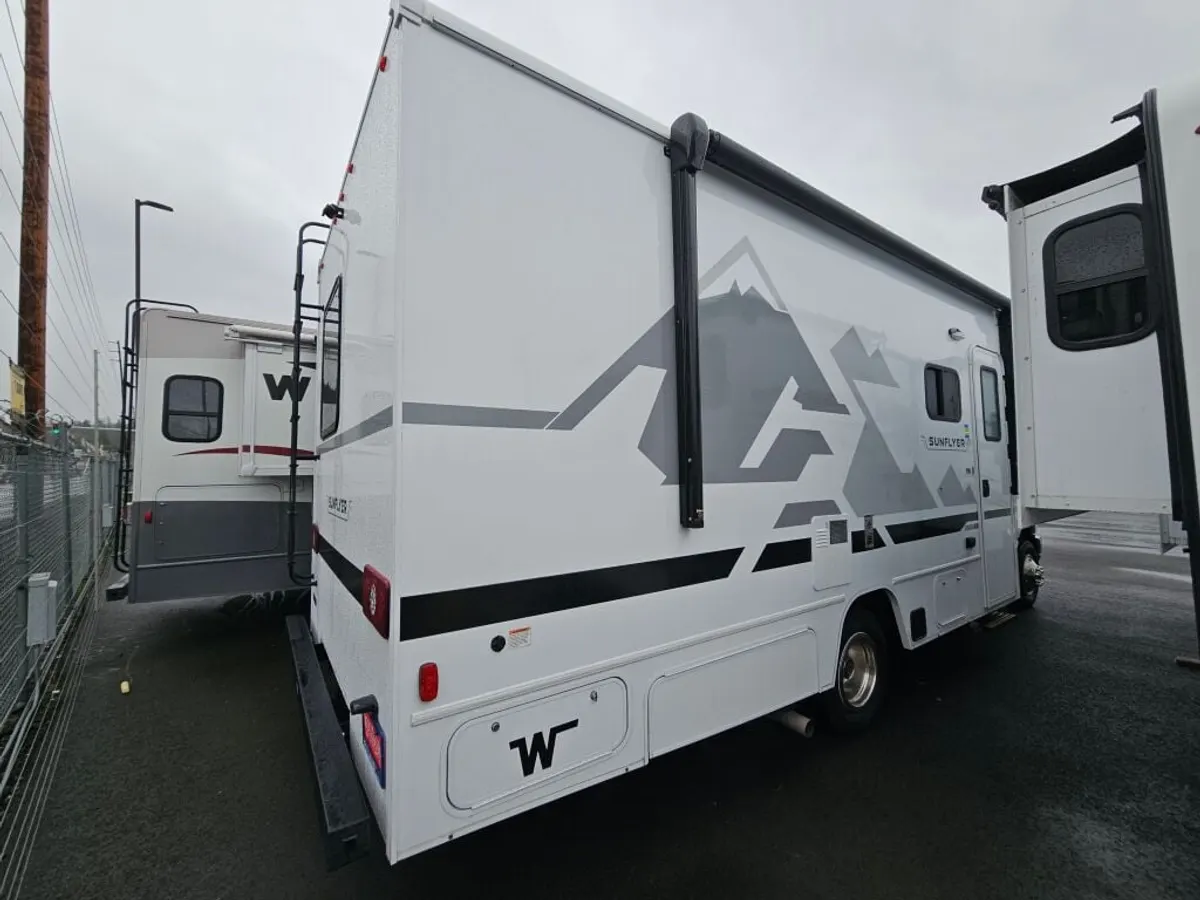 2027 Winnebago Sunflyer, photo 5 of 24