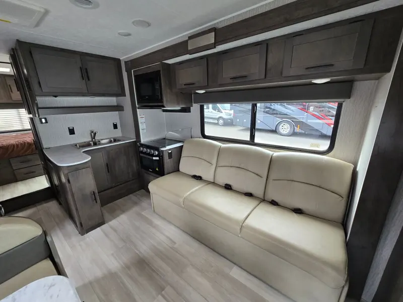 2023 Coachmen Leprechaun, photo 17 of 24