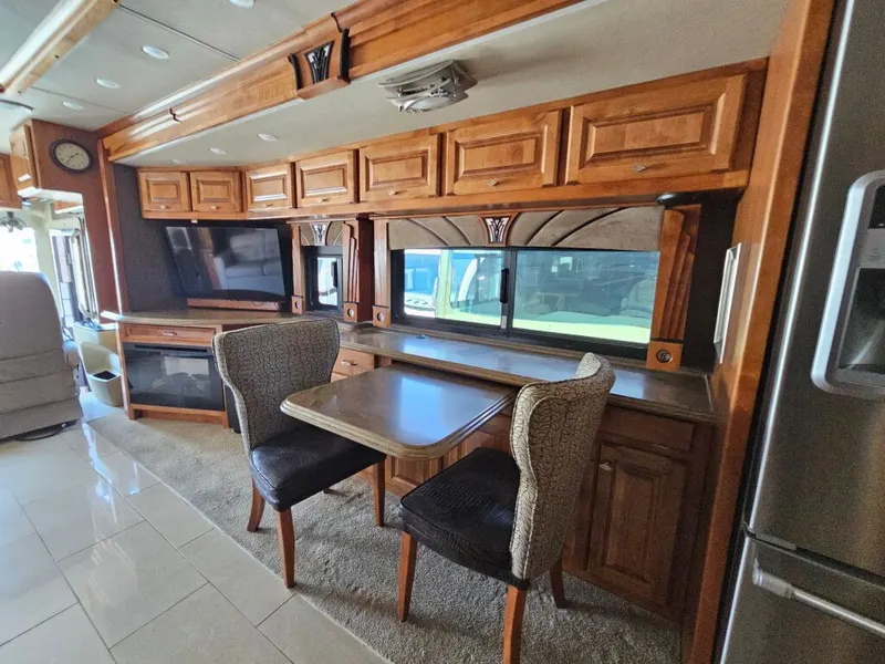 2016 Tiffin Motorhomes Phaeton, photo 18 of 24