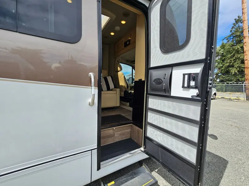2019 Regency RV Ultra Brougham, photo 10 of 24