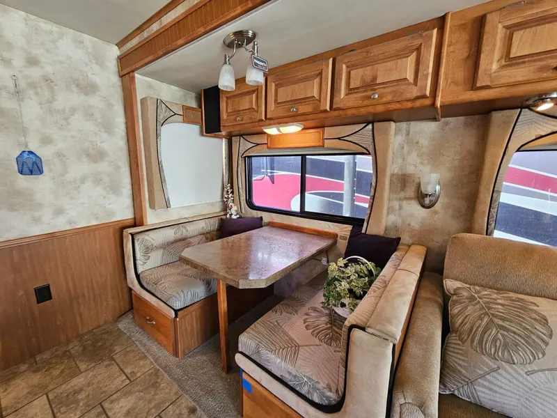 2011 Tiffin Motorhomes Allegro, photo 11 of 24