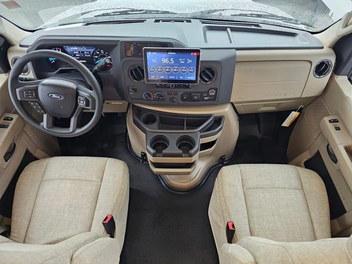2027 Winnebago Sunflyer, photo 16 of 24