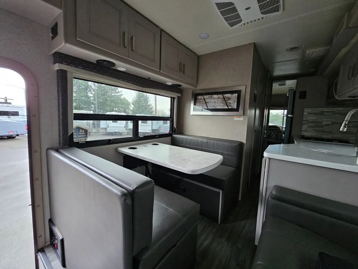 2023 Thor Motor Coach Magnitude 4x4, photo 14 of 24