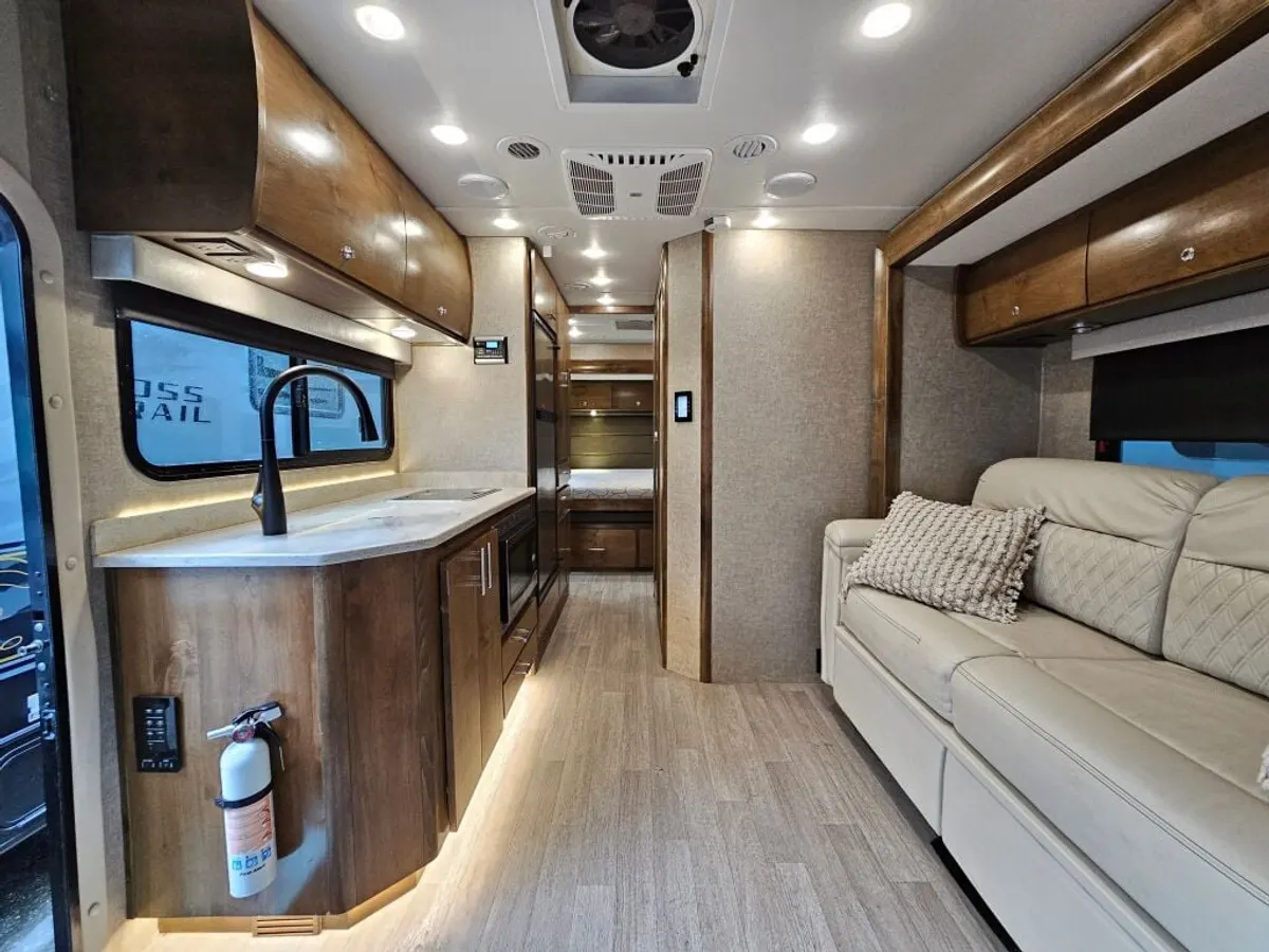 2018 Tiffin Motorhomes Wayfarer, photo 17 of 24