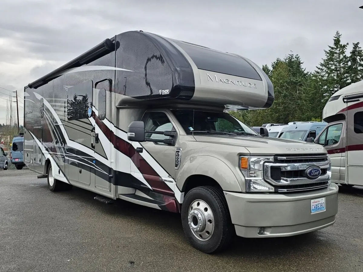2023 Thor Motor Coach Magnitude 4x4, photo 1 of 24