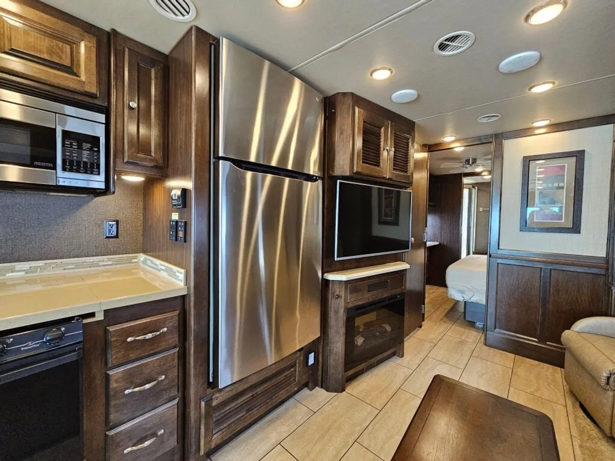 2016 Tiffin Motorhomes Allegro, photo 14 of 24
