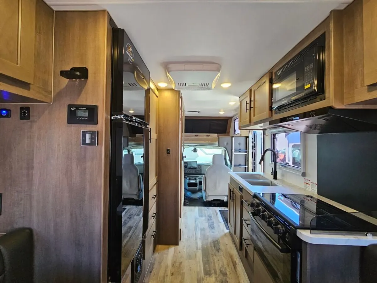 2026 Adventurer Manufacturing Inc. Overlander, photo 18 of 24