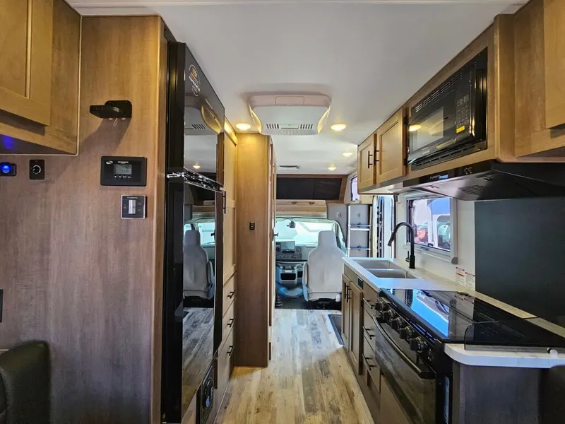 2026 Adventurer Manufacturing Inc. Overlander, photo 18 of 24