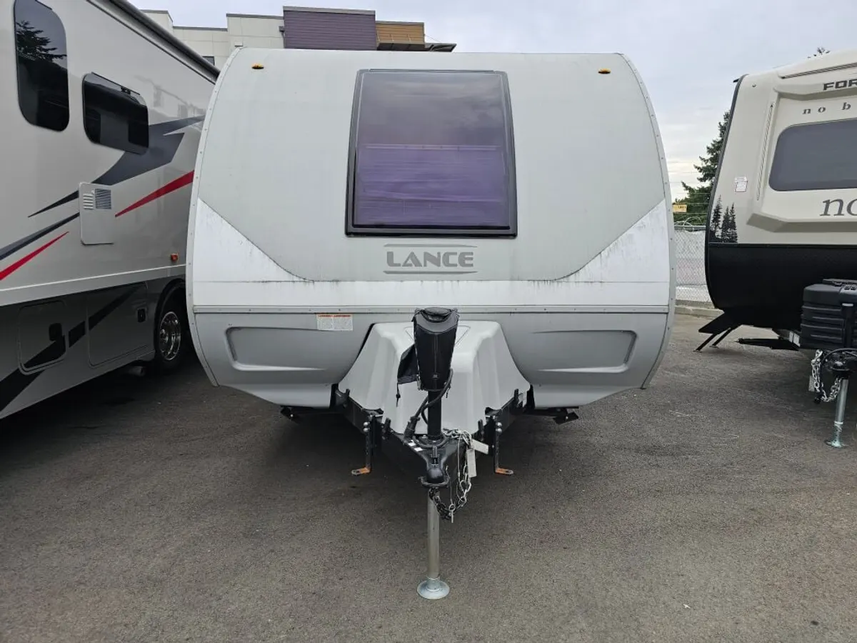 2021 Lance Lance Travel Trailers, photo 2 of 24