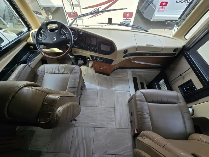 2017 Tiffin Motorhomes Allegro Bus, photo 9 of 24