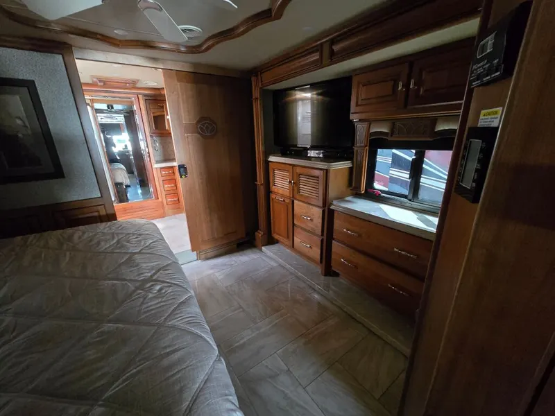 2017 Tiffin Motorhomes Allegro Bus, photo 18 of 24