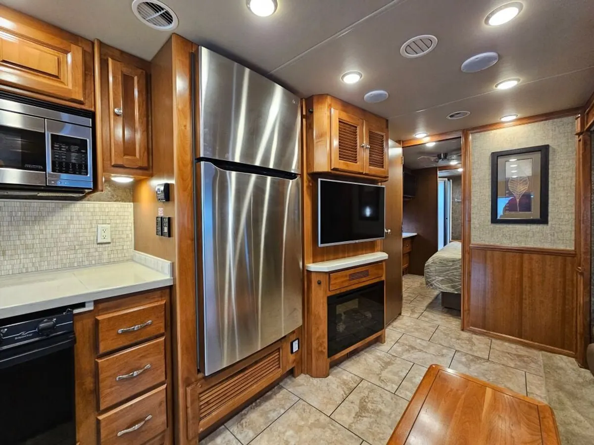 2015 Tiffin Motorhomes Allegro, photo 17 of 24