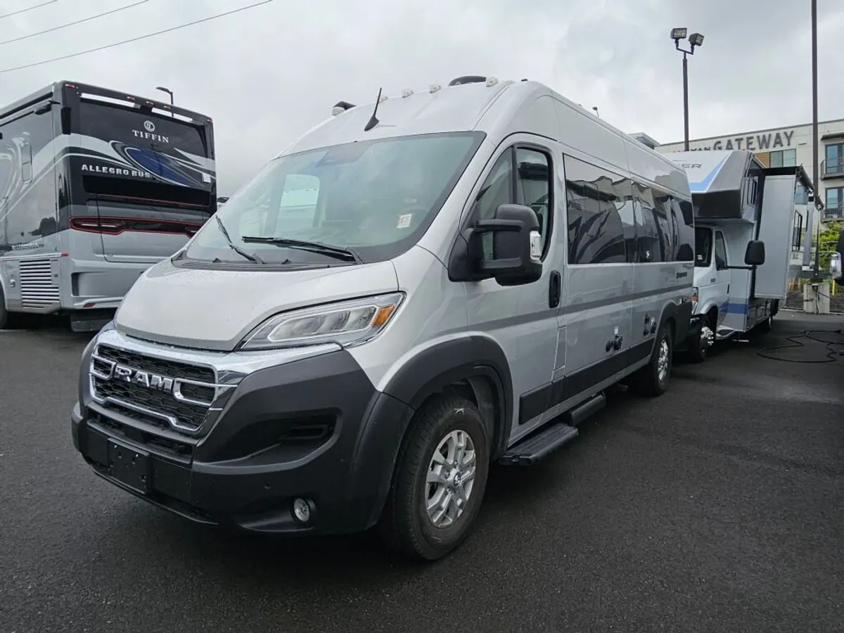 2027 Thor Motor Coach Sequence, photo 5 of 24