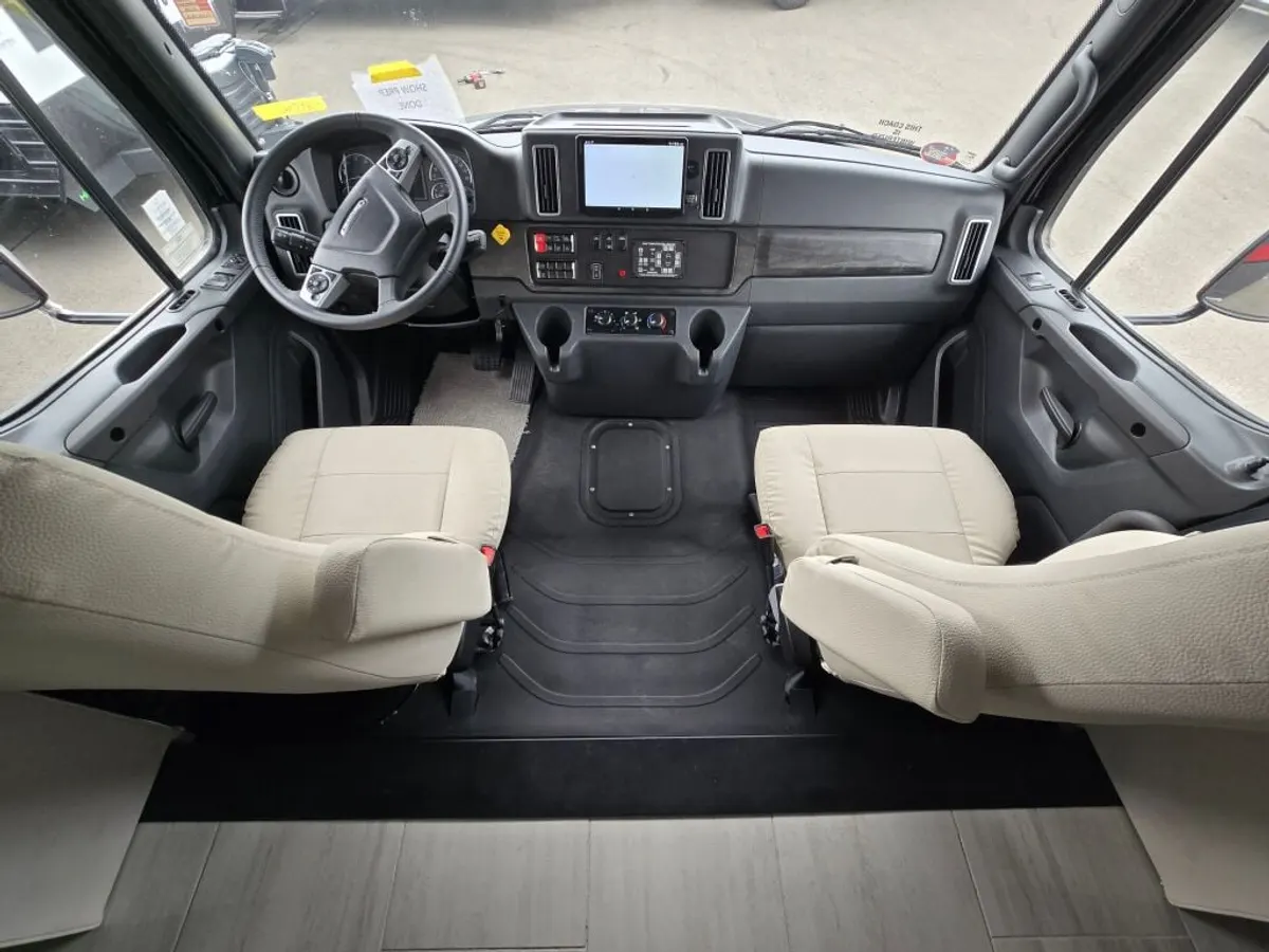 2027 Tiffin Motorhomes Allegro Bay, photo 11 of 24