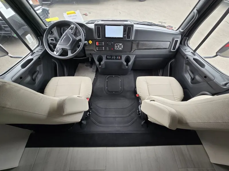 2027 Tiffin Motorhomes Allegro Bay, photo 11 of 24