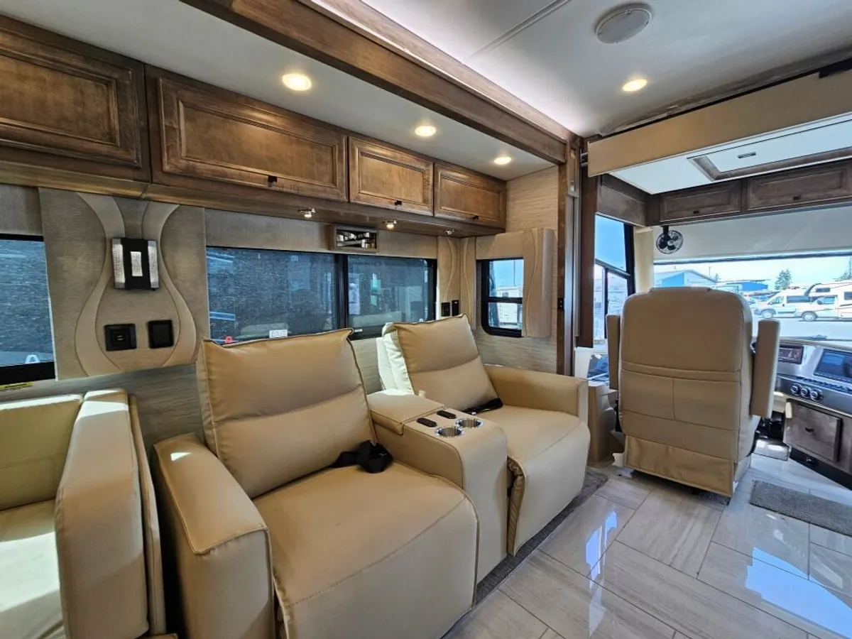 2026 Tiffin Motorhomes Phaeton, photo 18 of 24