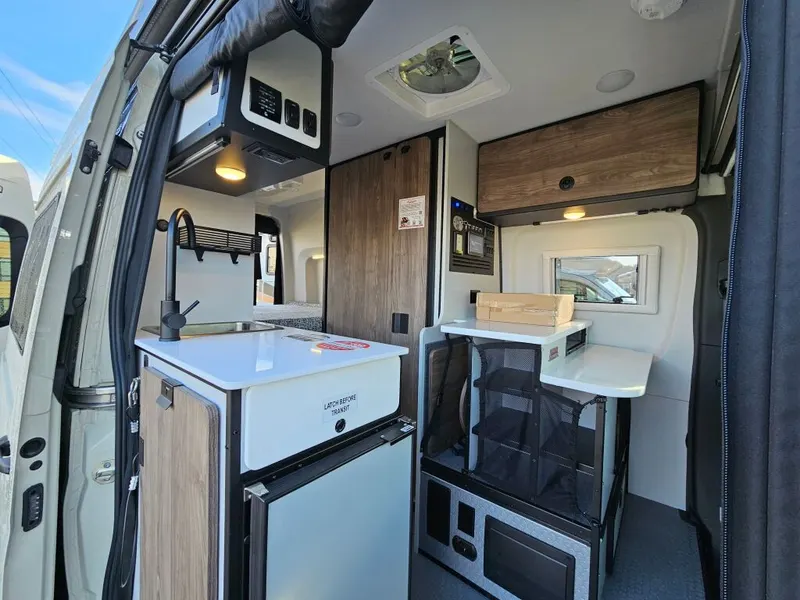 2026 Tiffin Motorhomes GH1, photo 13 of 24