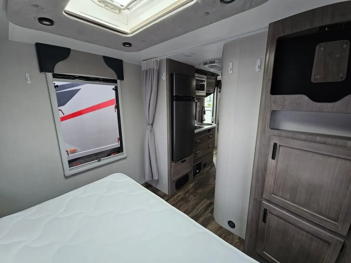 2021 Lance Lance Travel Trailers, photo 15 of 24