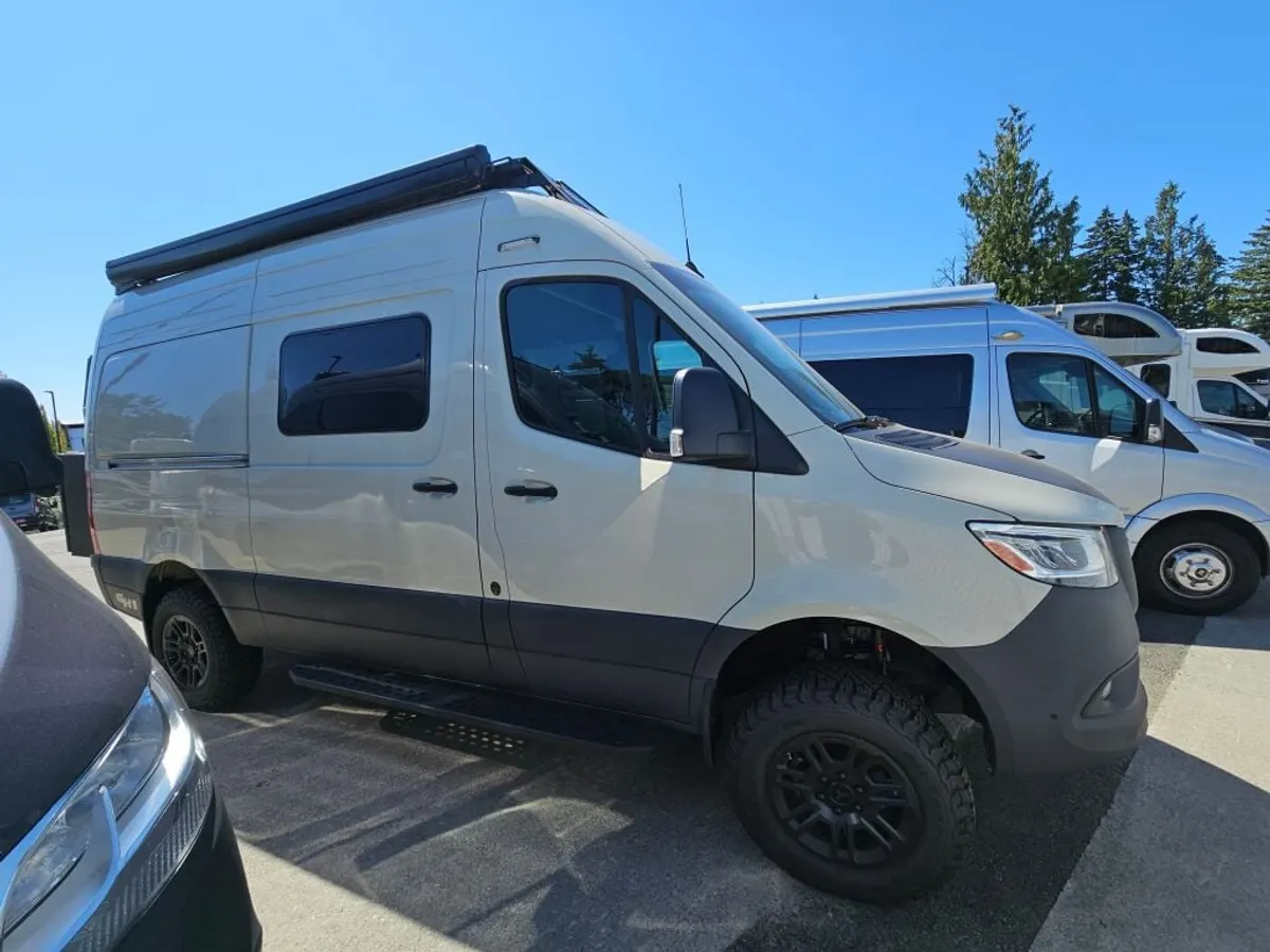 2026 Tiffin Motorhomes GH1, photo 3 of 24