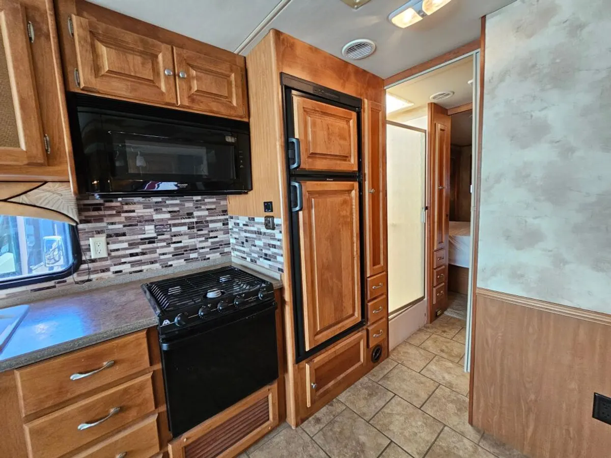 2011 Tiffin Motorhomes Allegro, photo 12 of 24