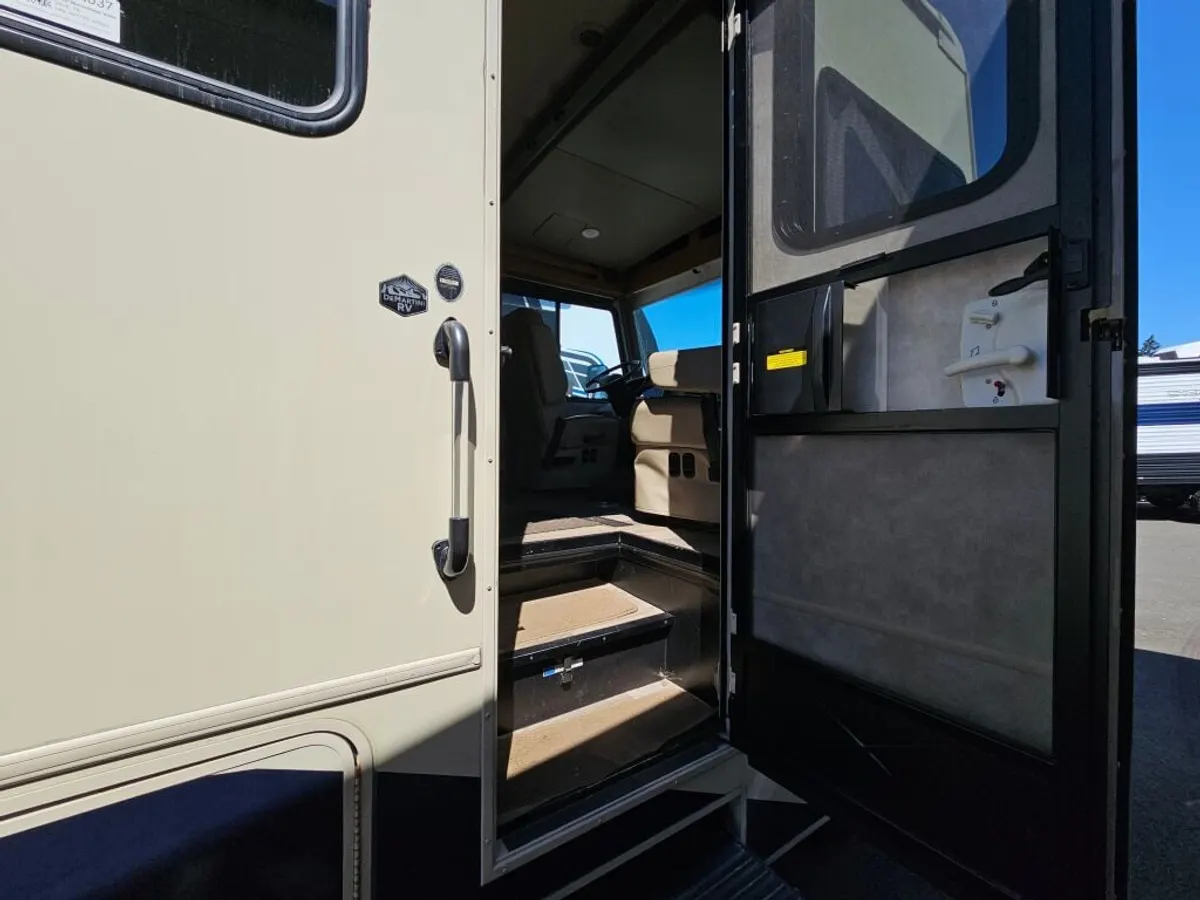 2020 Winnebago Vista, photo 7 of 24