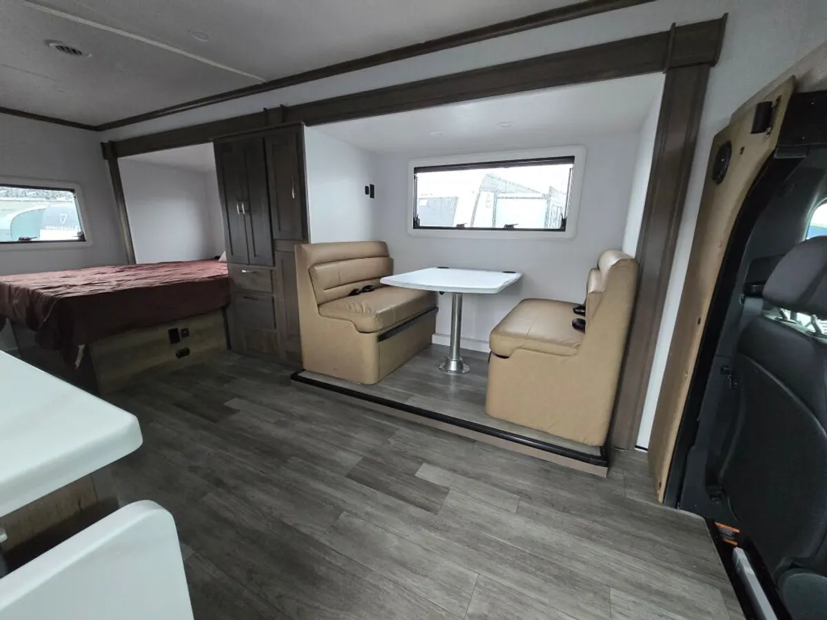 2025 Dynamax Isata 3 Series, photo 11 of 24