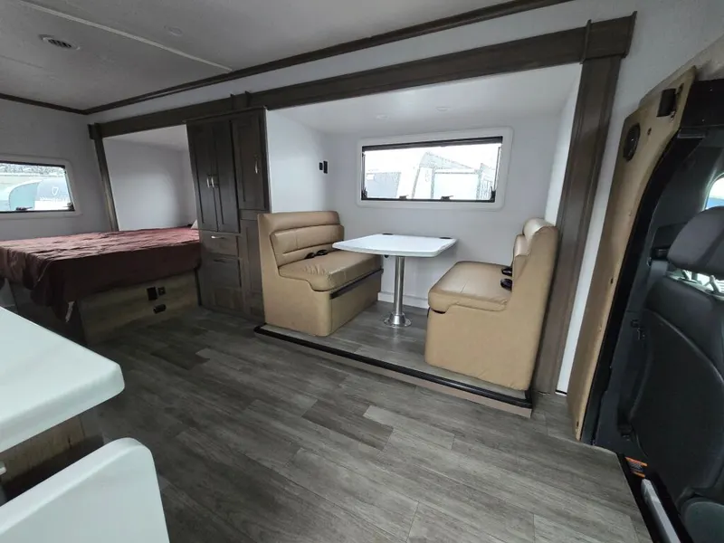 2025 Dynamax Isata 3 Series, photo 11 of 24