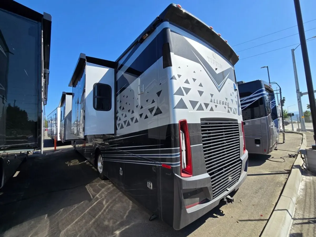 2026 Tiffin Motorhomes Allegro Red, photo 4 of 24