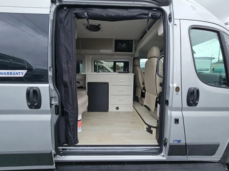 2027 Thor Motor Coach Sequence, photo 8 of 24