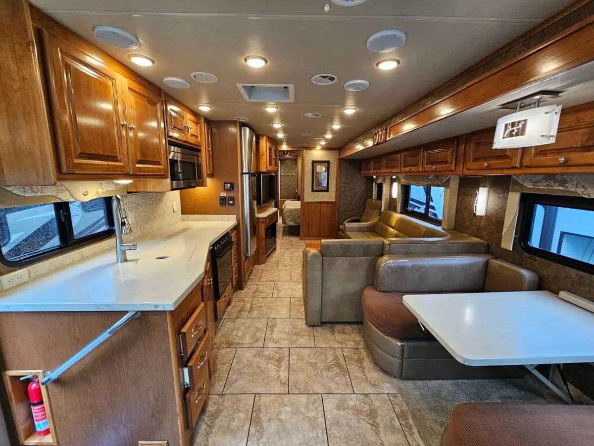 2015 Tiffin Motorhomes Allegro, photo 13 of 24