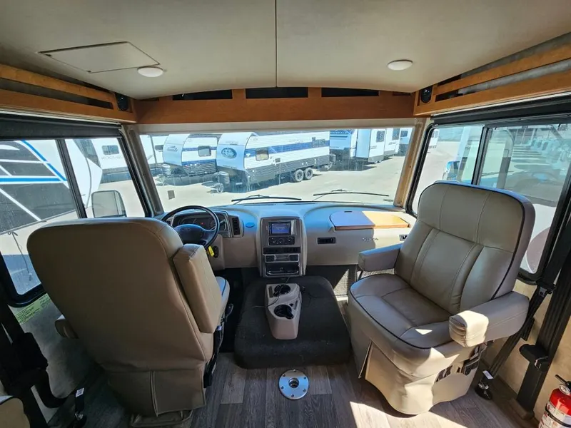 2020 Winnebago Vista, photo 9 of 24