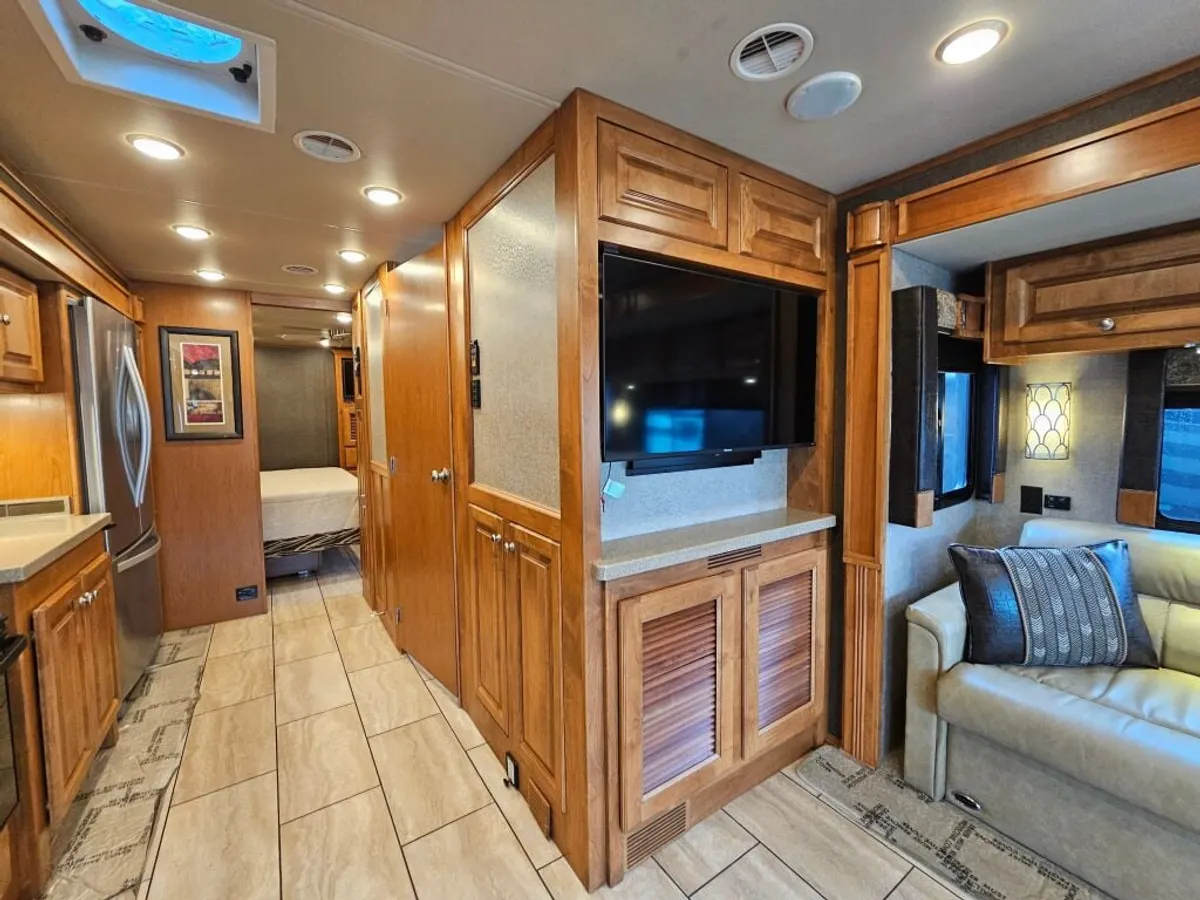 2017 Tiffin Motorhomes Allegro, photo 20 of 24